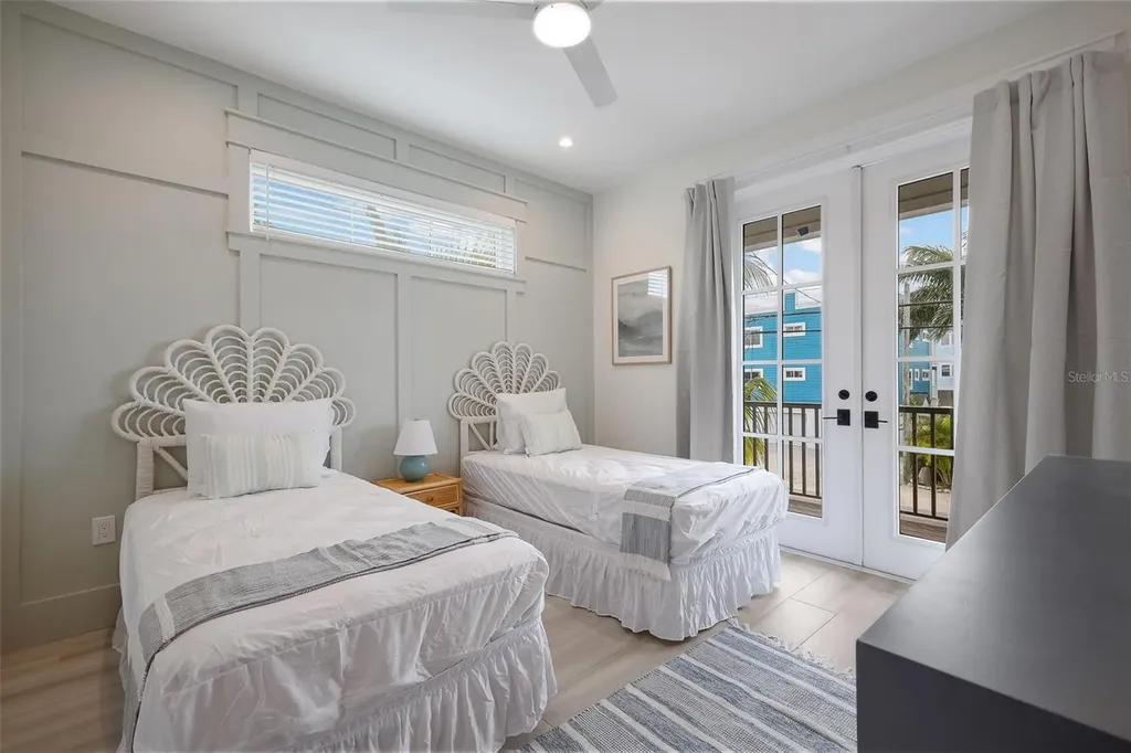2213 Avenue C Bradenton Beach FL 34217