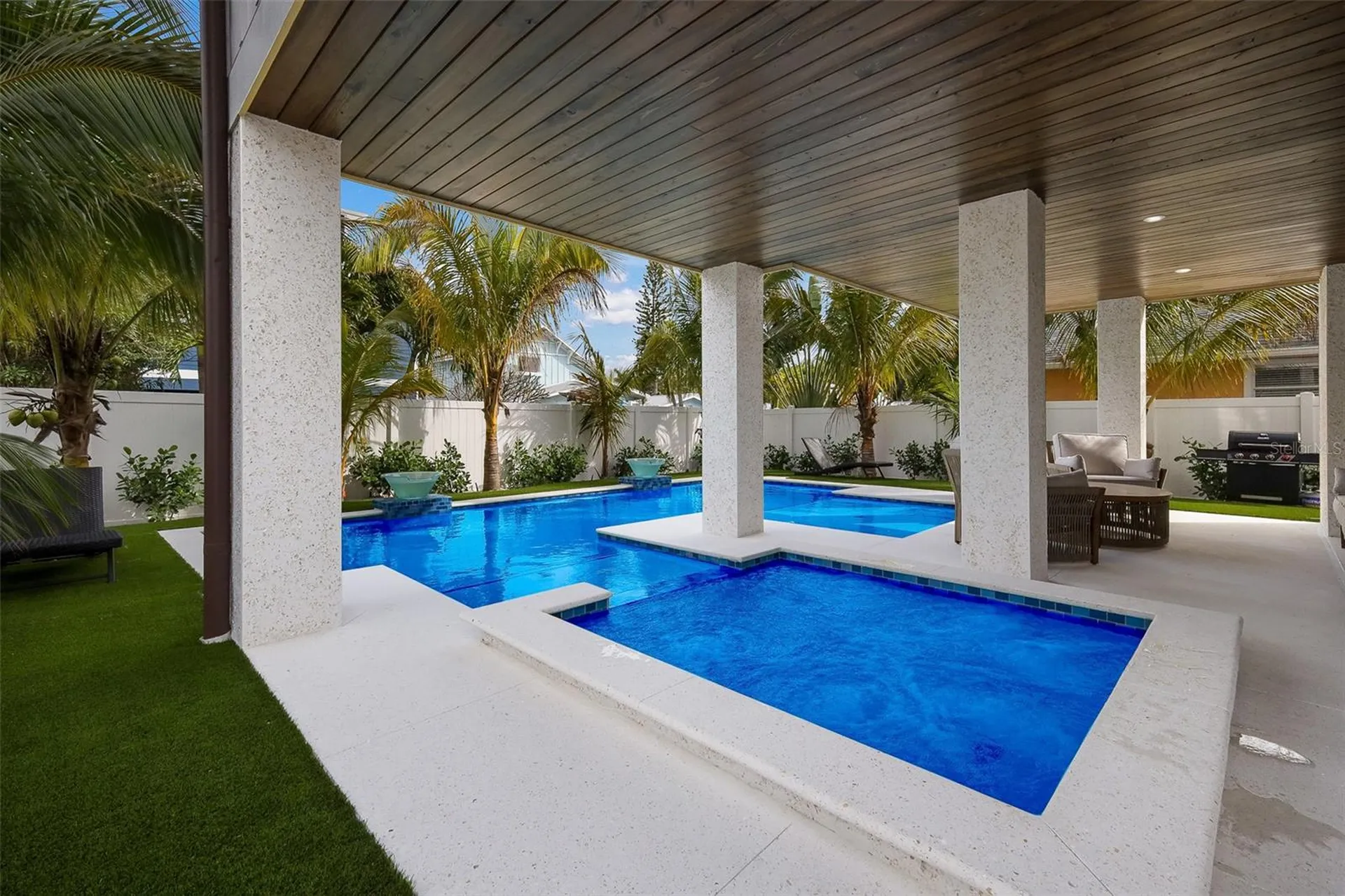 2213 Avenue C Bradenton Beach FL 34217