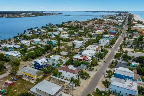2213 Avenue C Bradenton Beach FL 34217