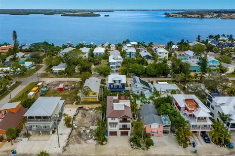 2213 Avenue C Bradenton Beach FL 34217