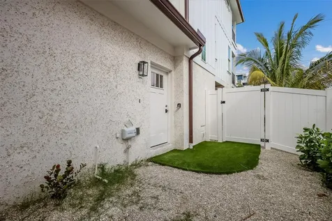 2213 Avenue C Bradenton Beach FL 34217