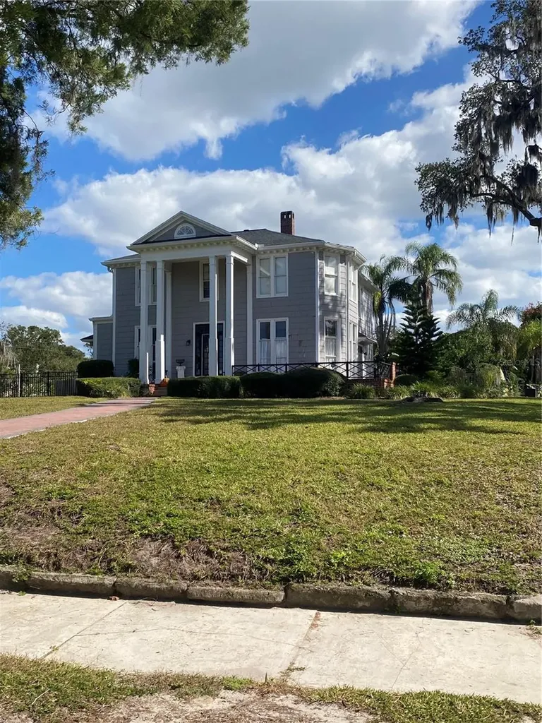 743 N Tuxedo Avenue Deland FL 32724