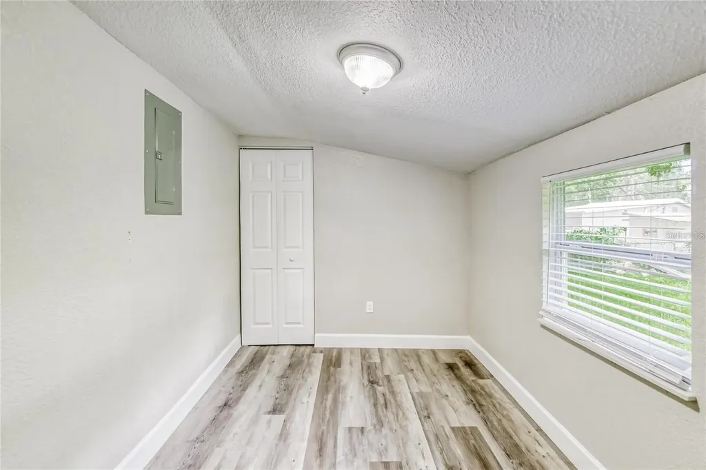 5320 Cherry Avenue Seffner FL 33584