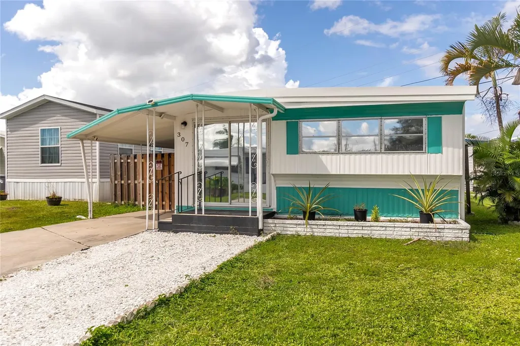307 52nd Avenue Drive W Bradenton FL 34207