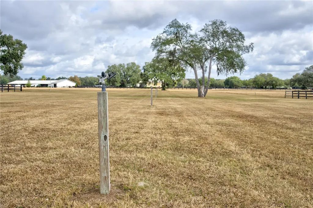 4991 SE 212th Court Morriston FL 32668