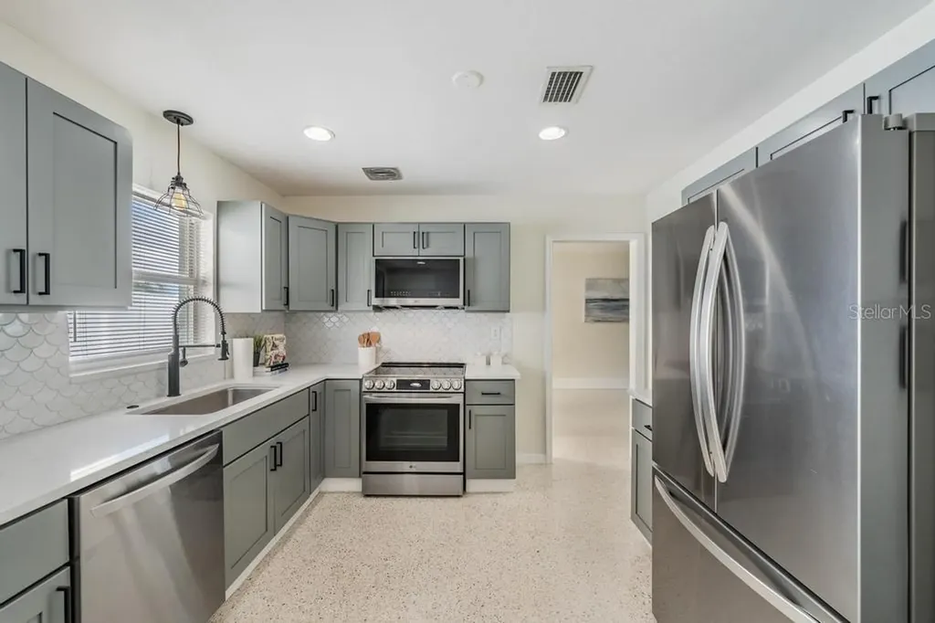 11305 5th Street E Treasure Island FL 33706