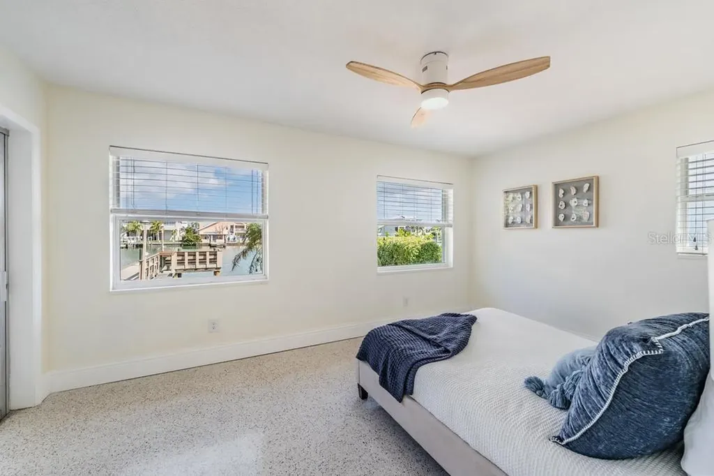11305 5th Street E Treasure Island FL 33706