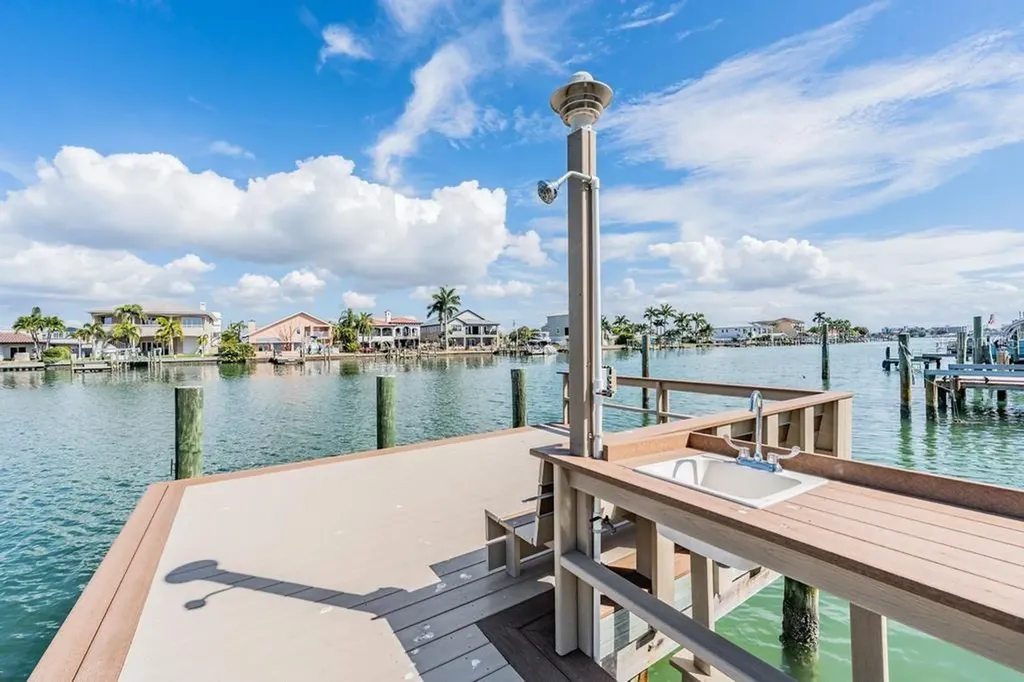 11305 5th Street E Treasure Island FL 33706