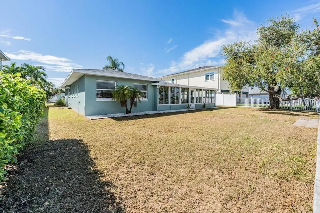 11305 5th Street E Treasure Island FL 33706