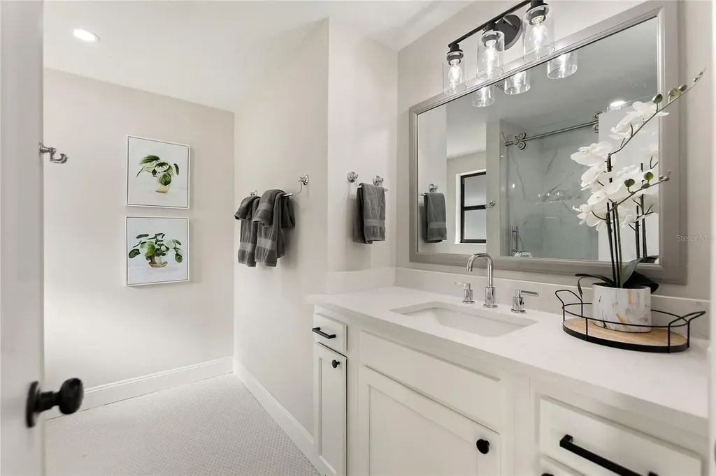 2054 Racimo Drive Sarasota FL 34240