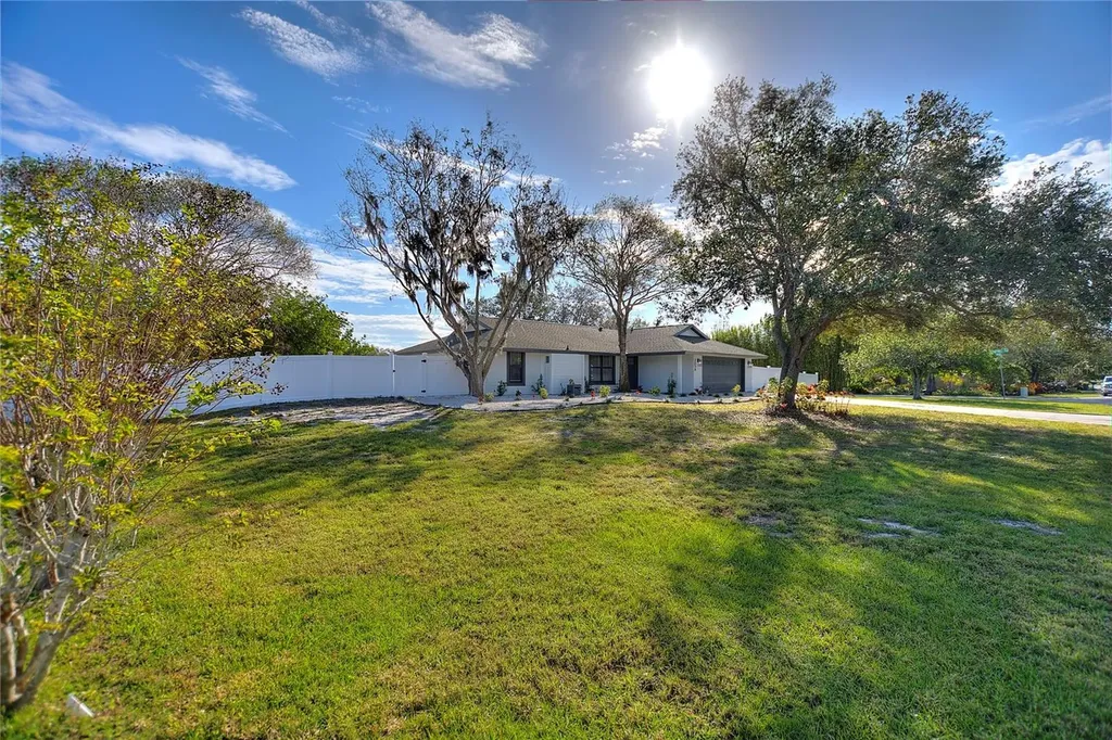 2054 Racimo Drive Sarasota FL 34240