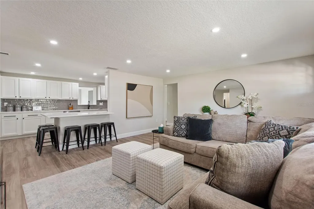 2054 Racimo Drive Sarasota FL 34240