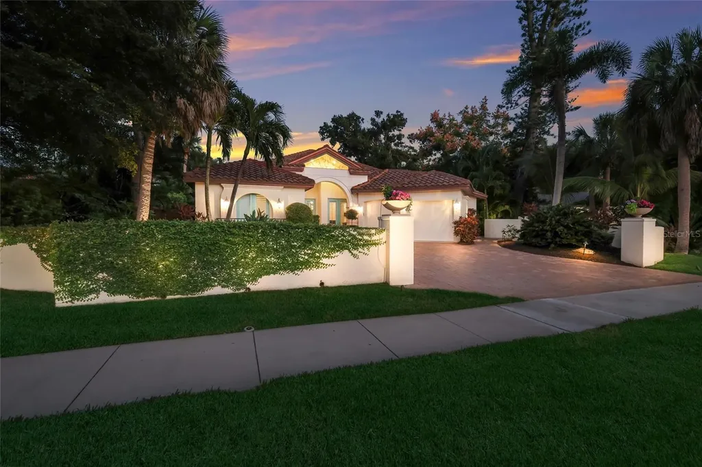 4946 Brywill Circle Sarasota FL 34234