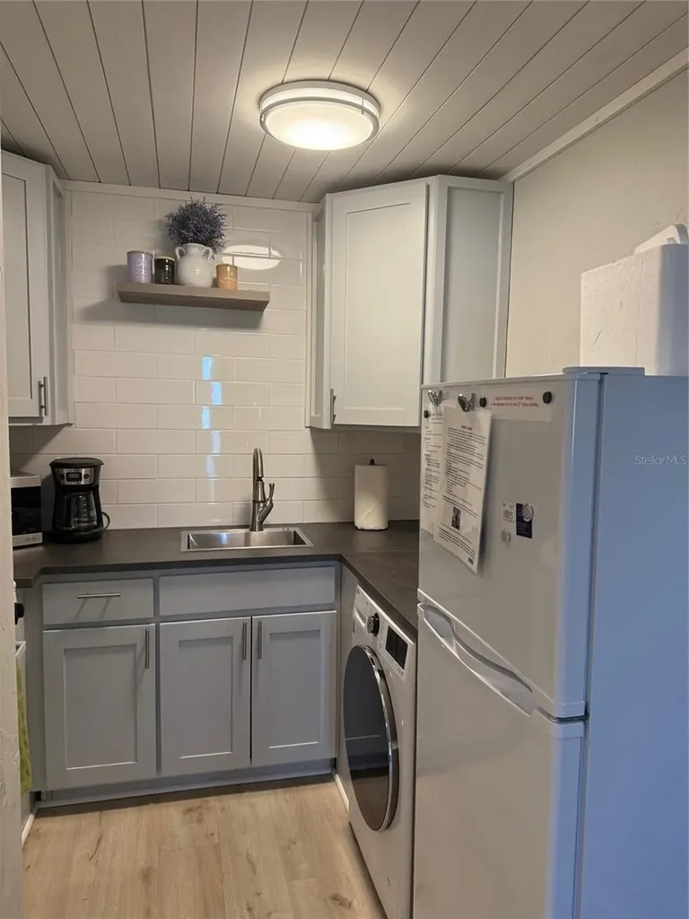 170 Roosevelt Drive Sarasota FL 34236