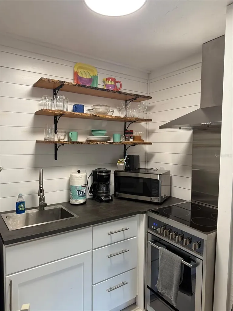 170 Roosevelt Drive Sarasota FL 34236