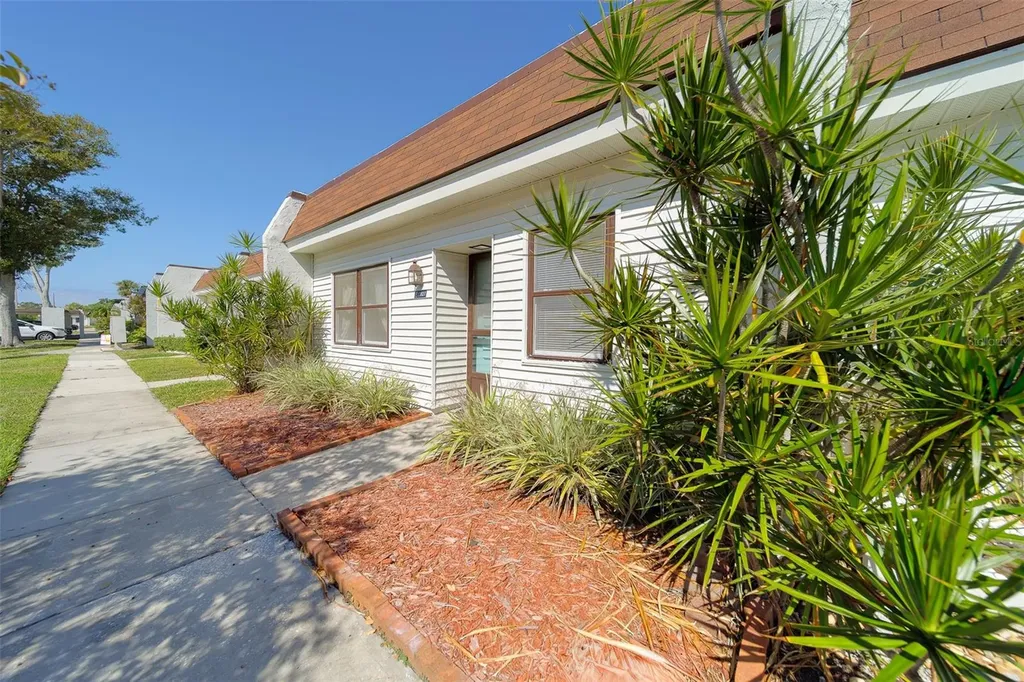 13827 Mission Oaks Boulevard Seminole FL 33776