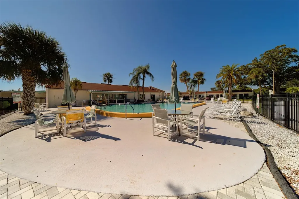 13827 Mission Oaks Boulevard Seminole FL 33776