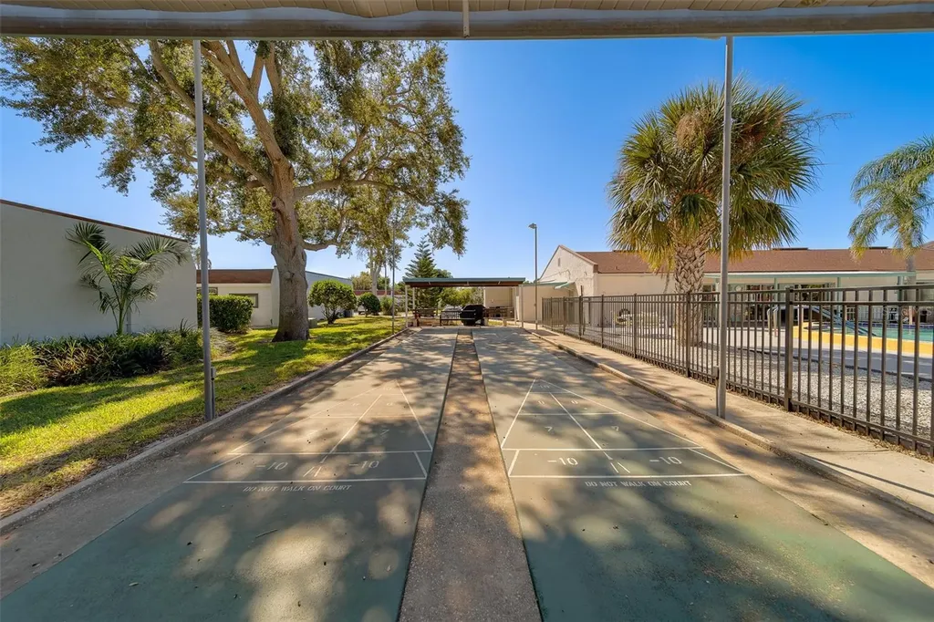 13827 Mission Oaks Boulevard Seminole FL 33776