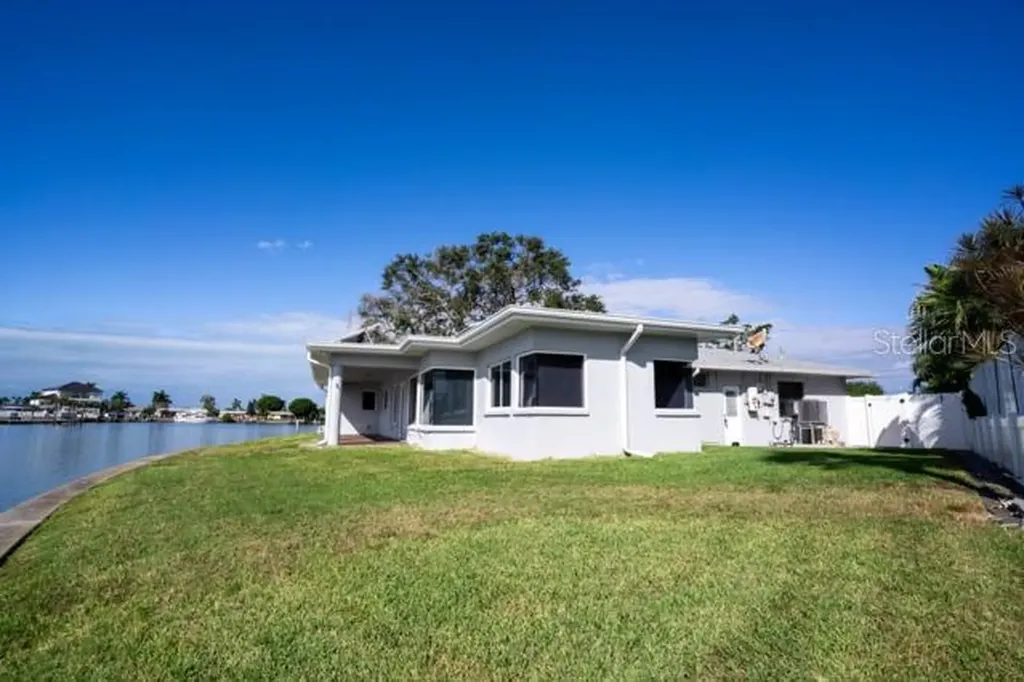 7800 4th Avenue S St Petersburg FL 33707