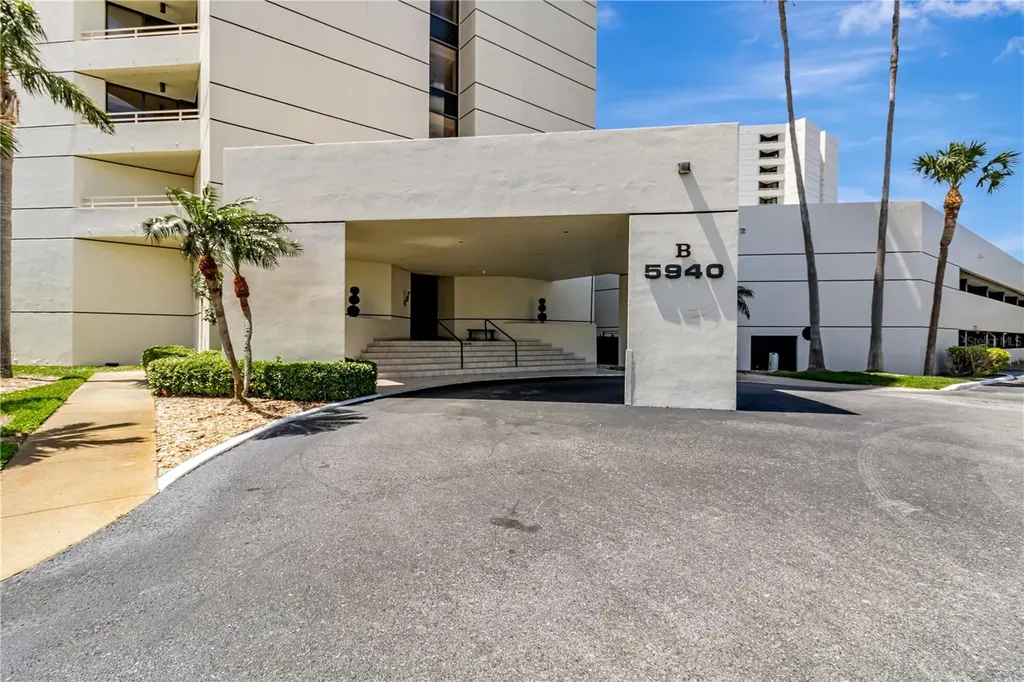 5940 Pelican Bay Plaza S Gulfport FL 33707