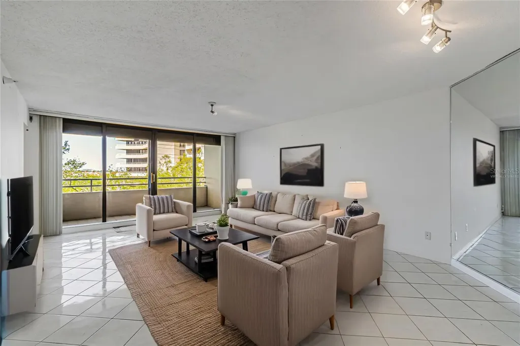 5940 Pelican Bay Plaza S Gulfport FL 33707