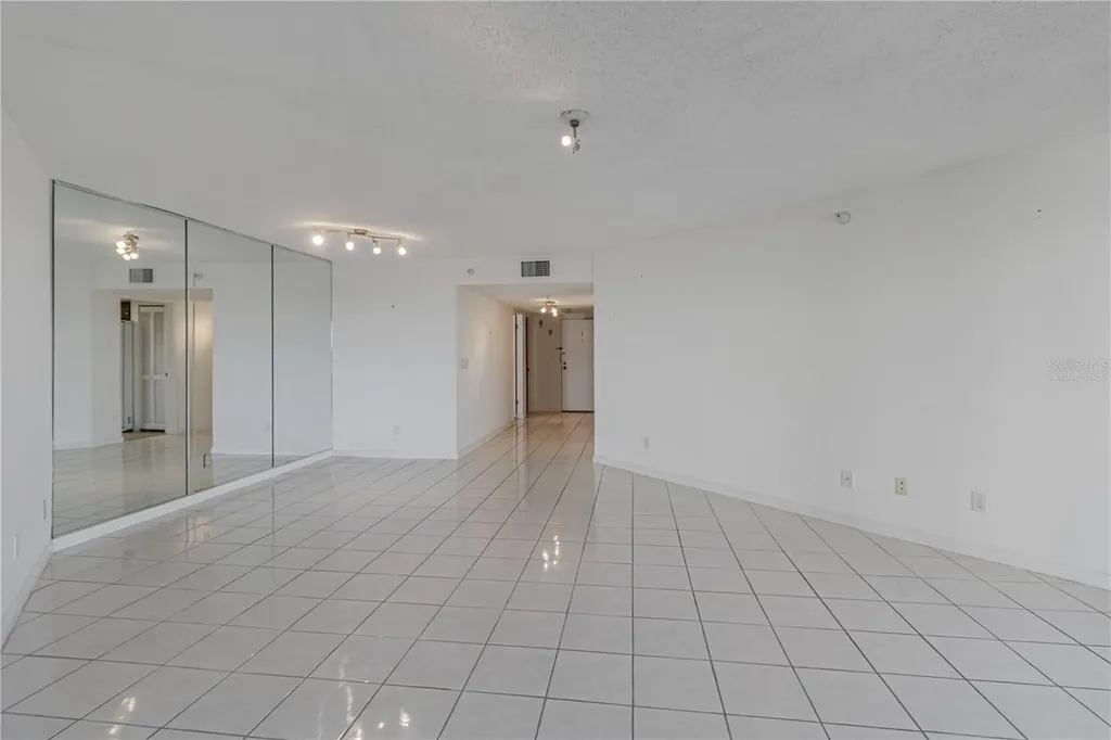 5940 Pelican Bay Plaza S Gulfport FL 33707