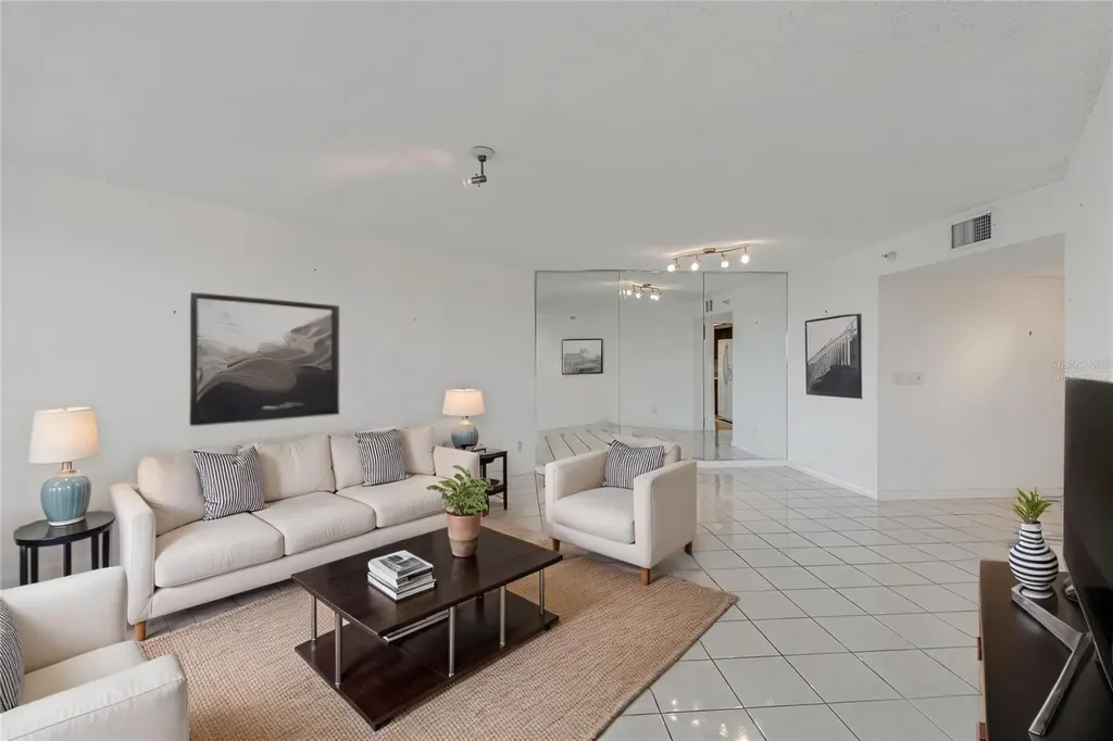 5940 Pelican Bay Plaza S Gulfport FL 33707