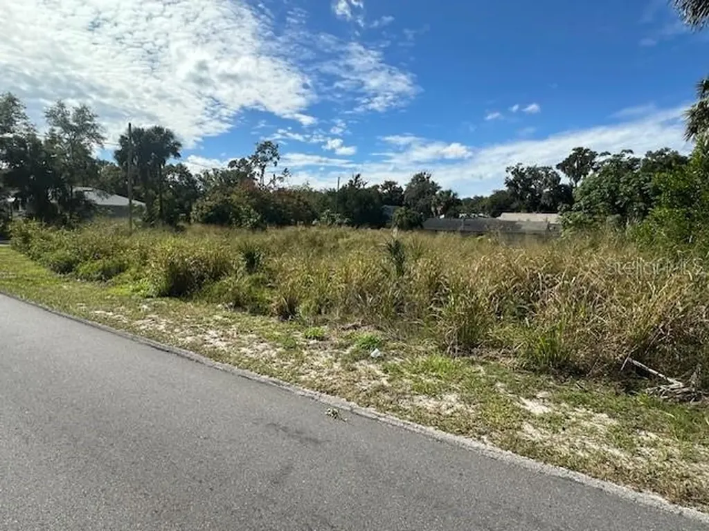 512 S Adelle Avenue Deland FL 32720