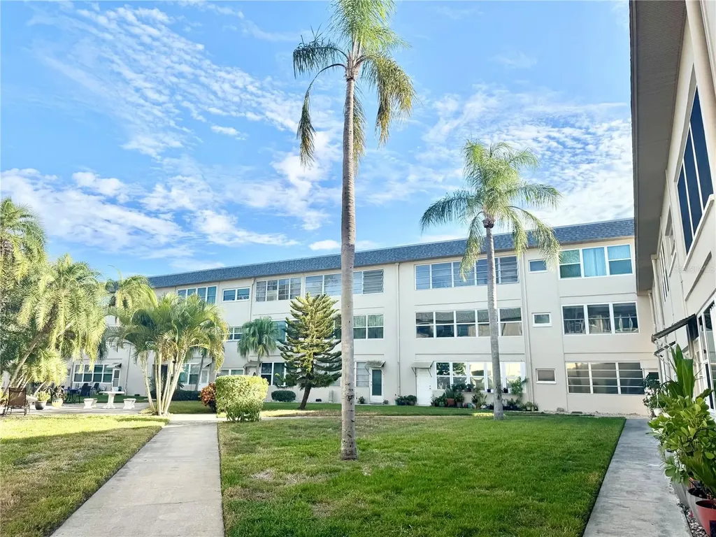 5725 12th Avenue N St Petersburg FL 33710
