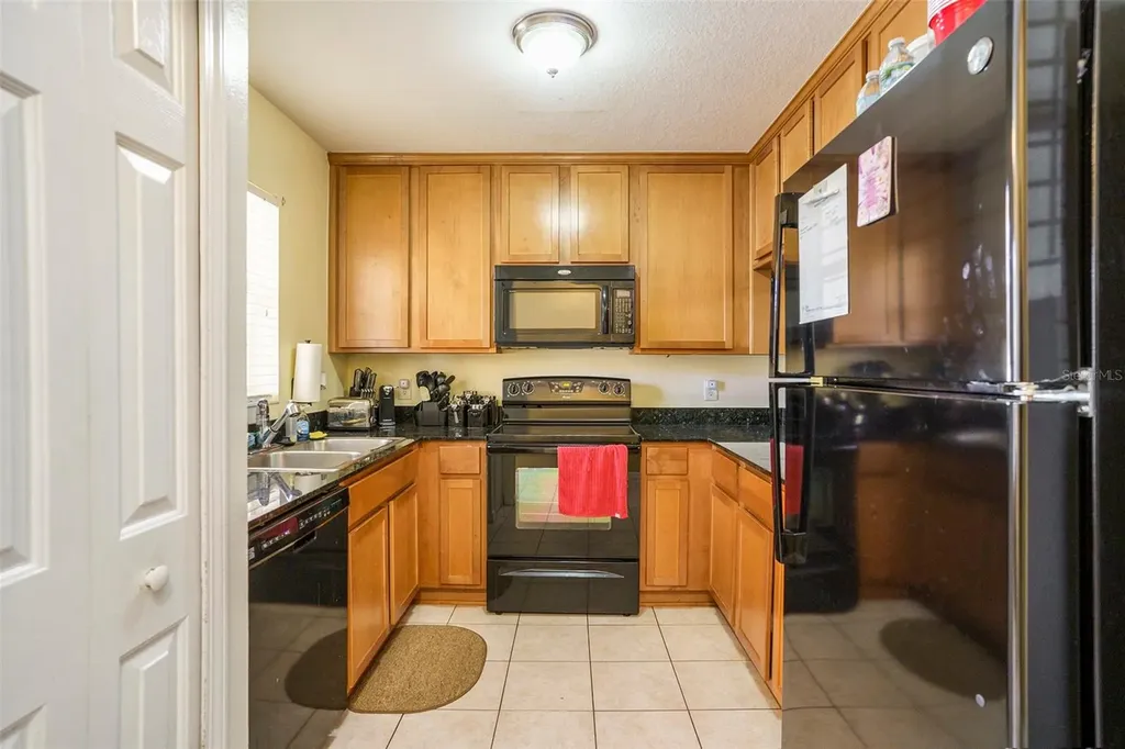 3869 Island Way St Petersburg FL 33705