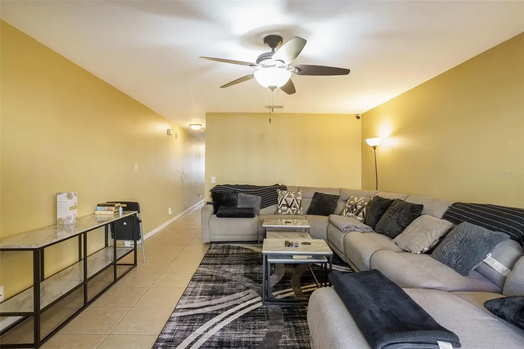 3869 Island Way St Petersburg FL 33705