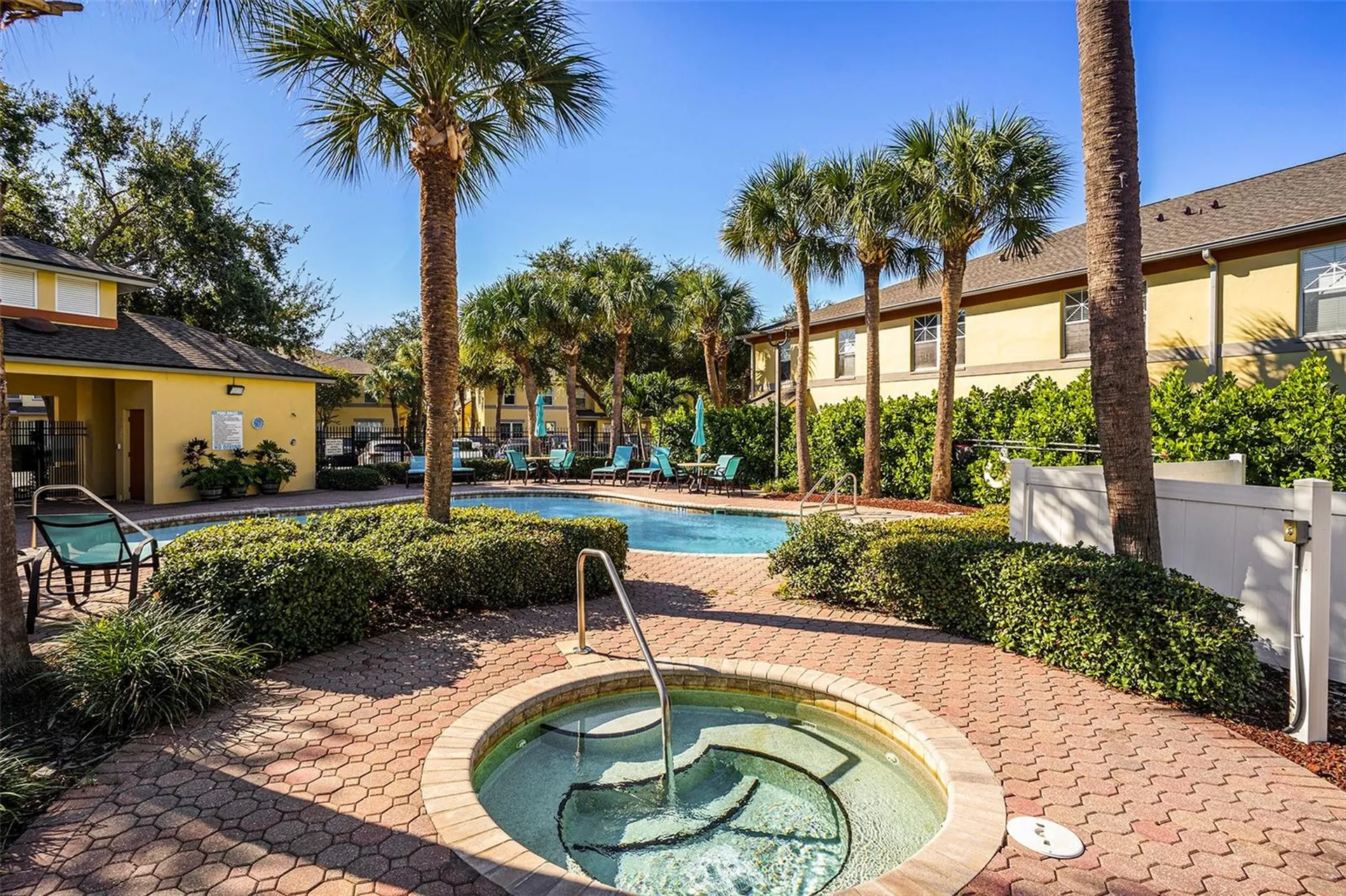 3869 Island Way St Petersburg FL 33705