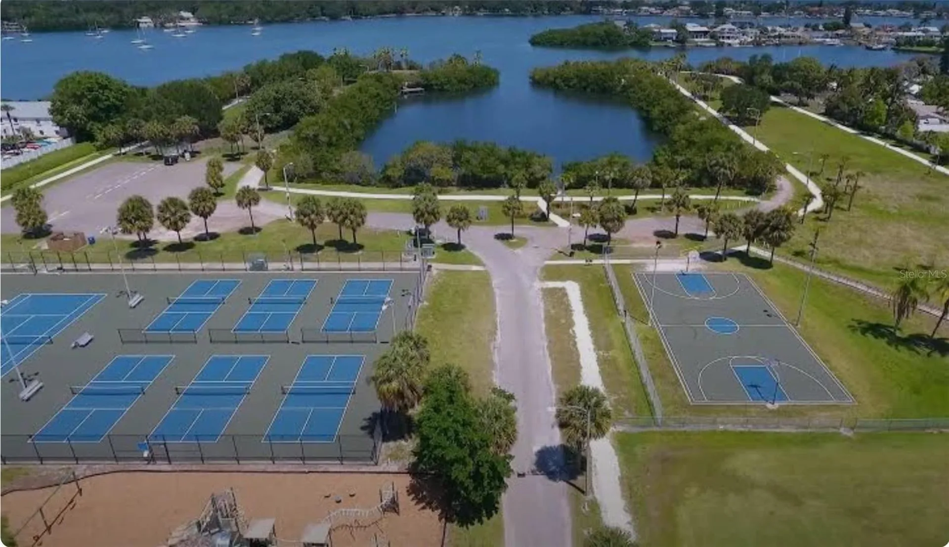 3869 Island Way St Petersburg FL 33705