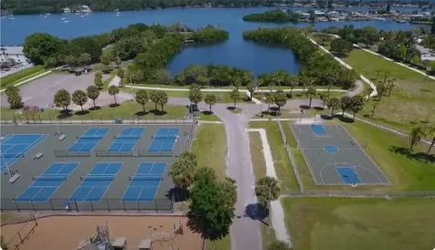 3869 Island Way St Petersburg FL 33705