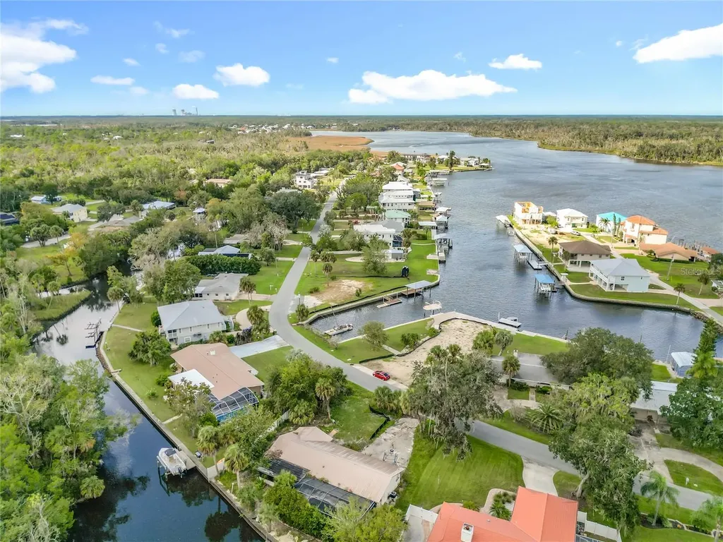 2160 N Watersedge Drive Crystal River FL 34429