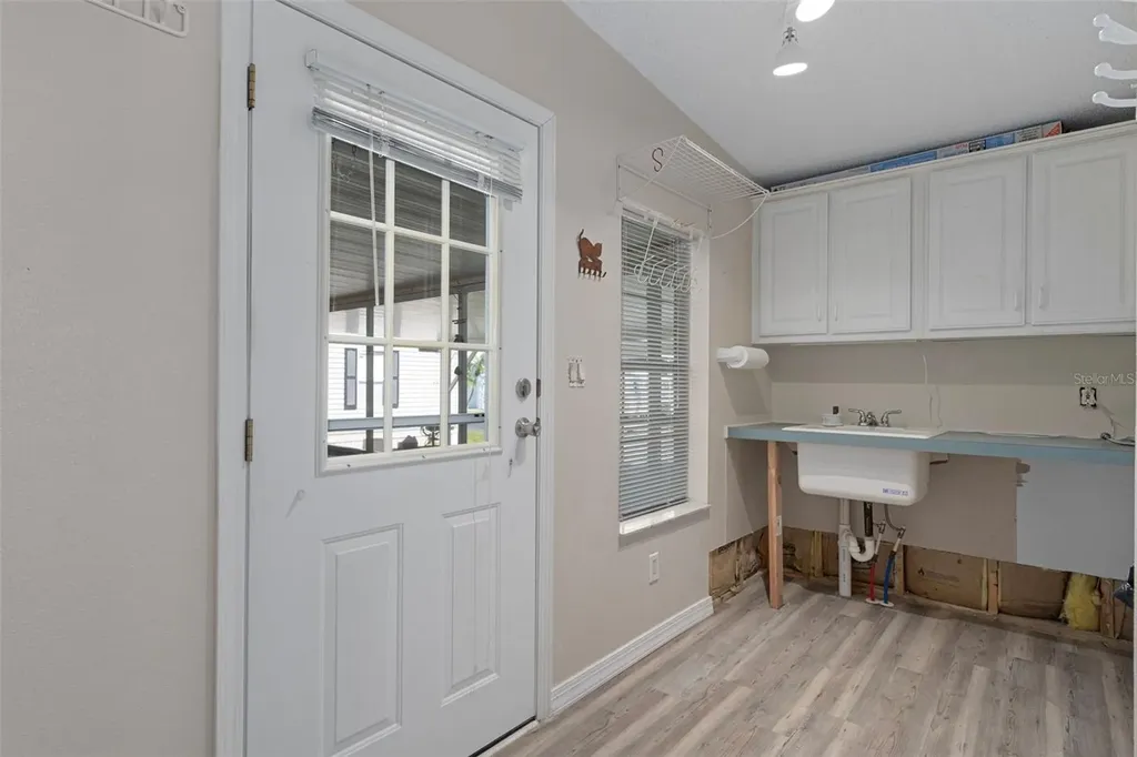 2005 Lake Linda Circle Lutz FL 33558