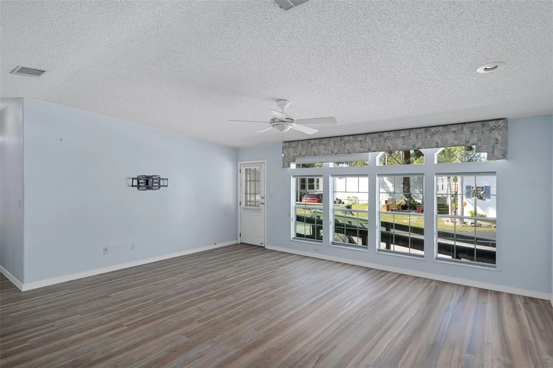 2005 Lake Linda Circle Lutz FL 33558