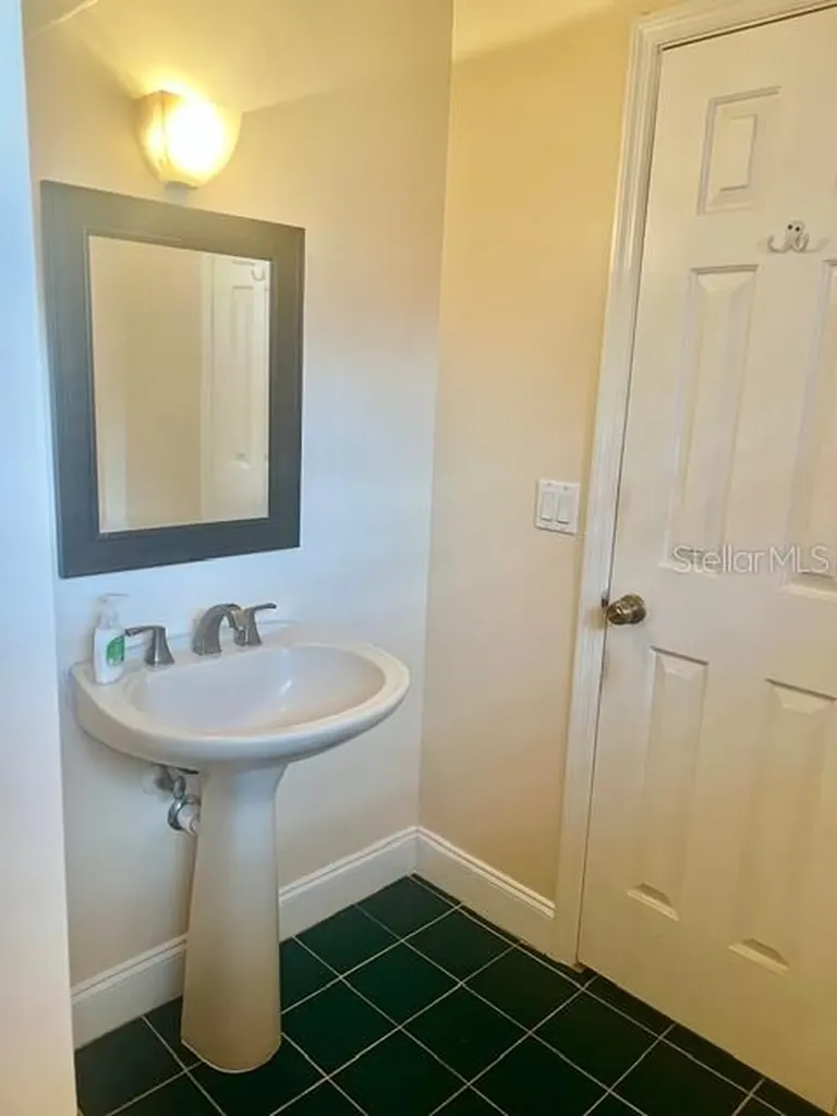 8214 Ambrose Cove Way Orlando FL 32819