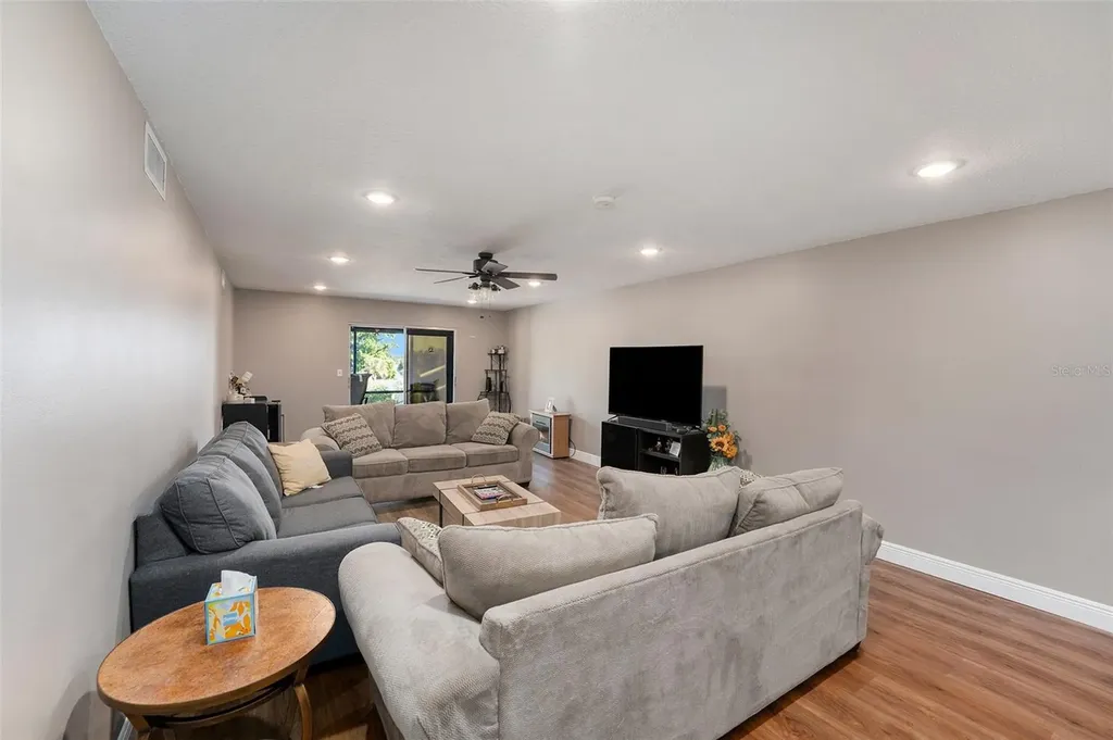 90 S Highland Avenue Tarpon Springs FL 34689