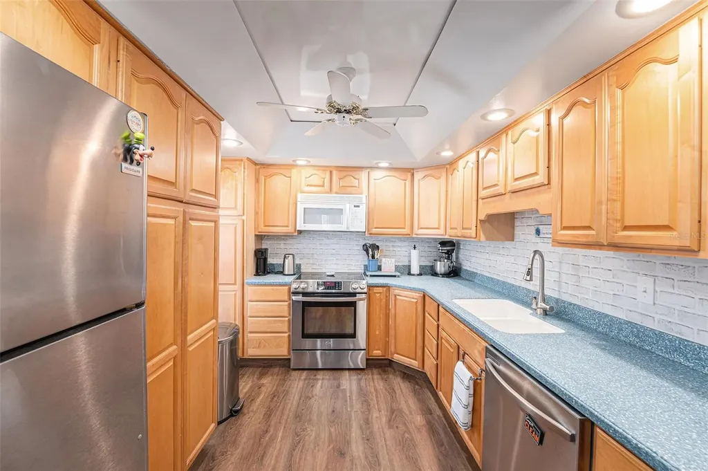90 S Highland Avenue Tarpon Springs FL 34689