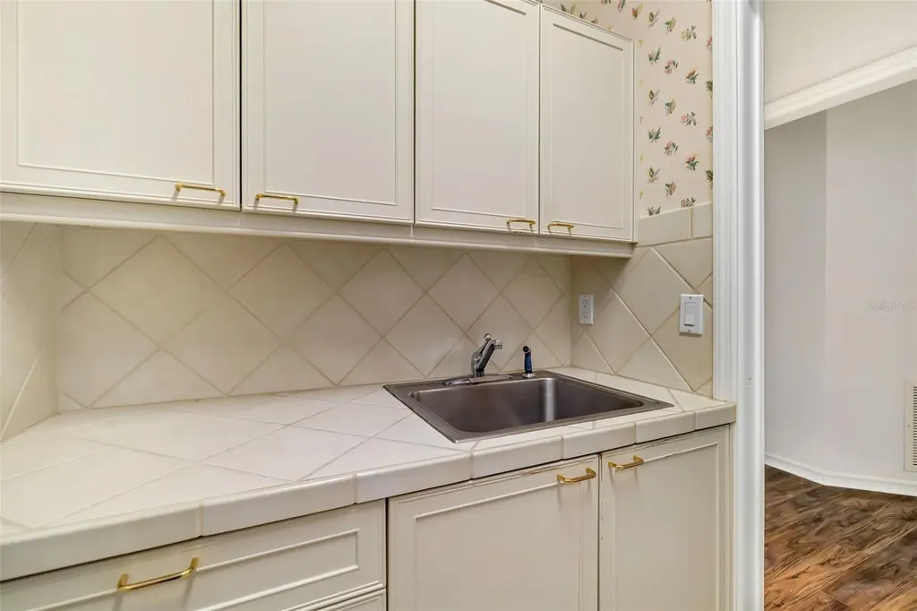 4442 Highland Park Sarasota FL 34235
