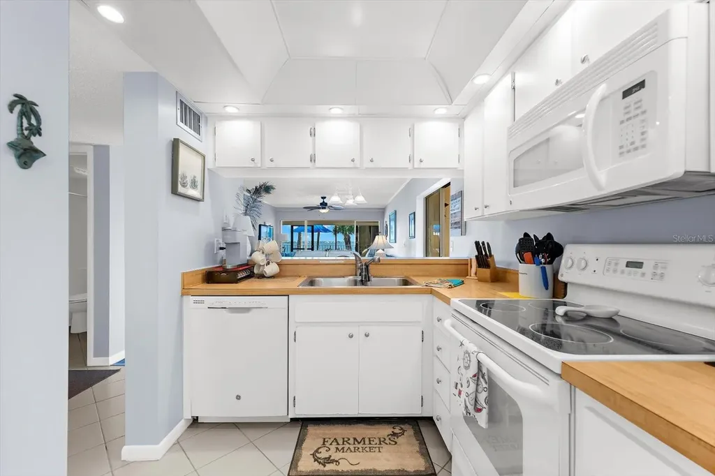 1551 Beach Road Englewood FL 34223