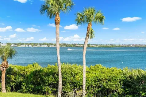 1551 Beach Road Englewood FL 34223