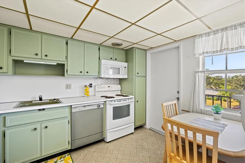 7461 W Country Club Drive N Sarasota FL 34243