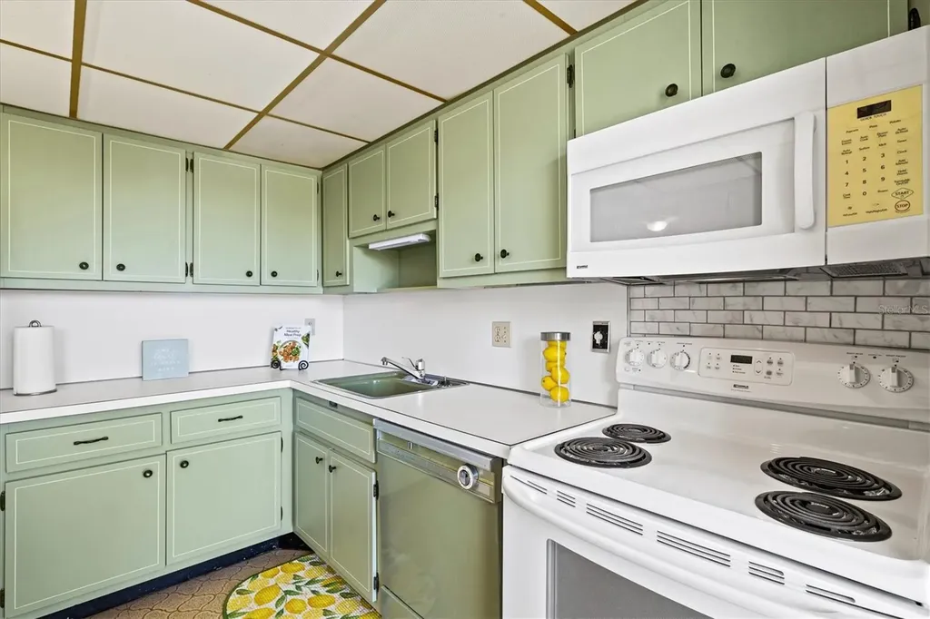 7461 W Country Club Drive N Sarasota FL 34243