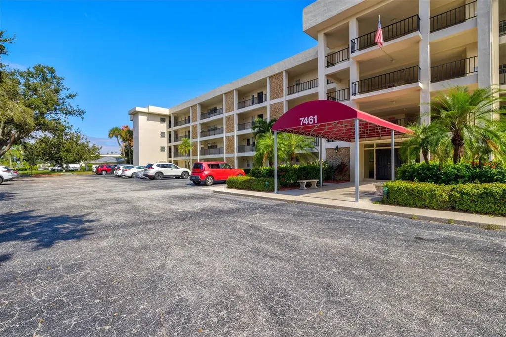 7461 W Country Club Drive N Sarasota FL 34243