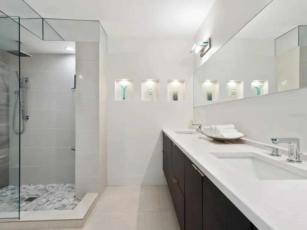 1770 Benjamin Franklin Drive Sarasota FL 34236