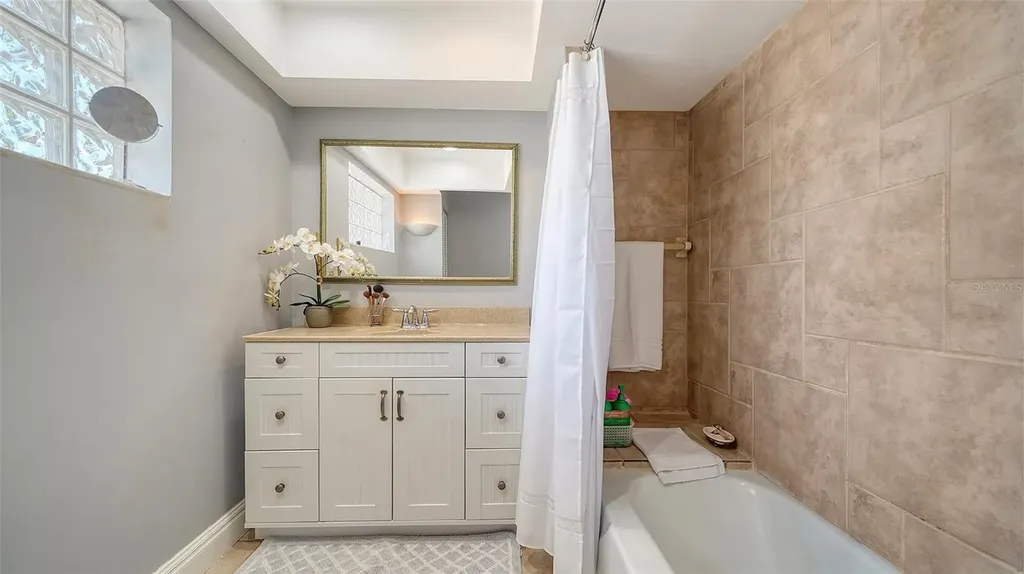 3530 Flores Avenue Sarasota FL 34239