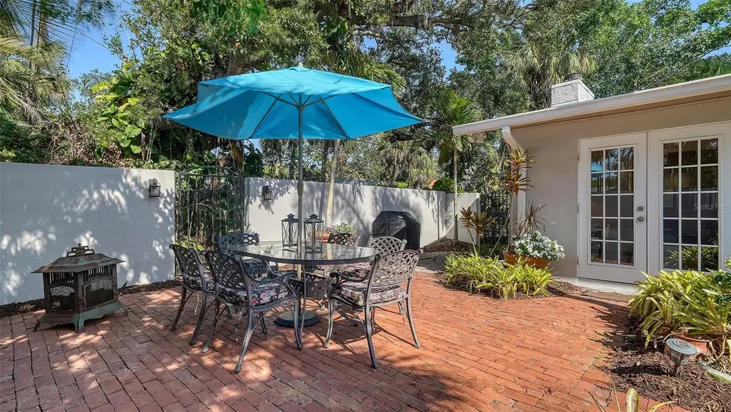 3530 Flores Avenue Sarasota FL 34239
