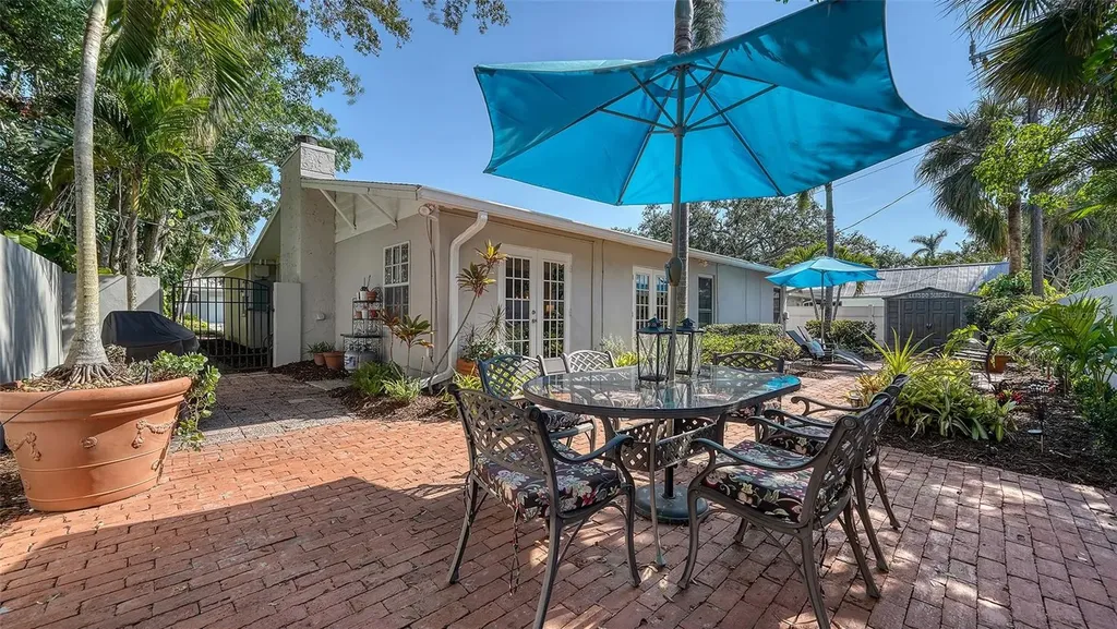 3530 Flores Avenue Sarasota FL 34239